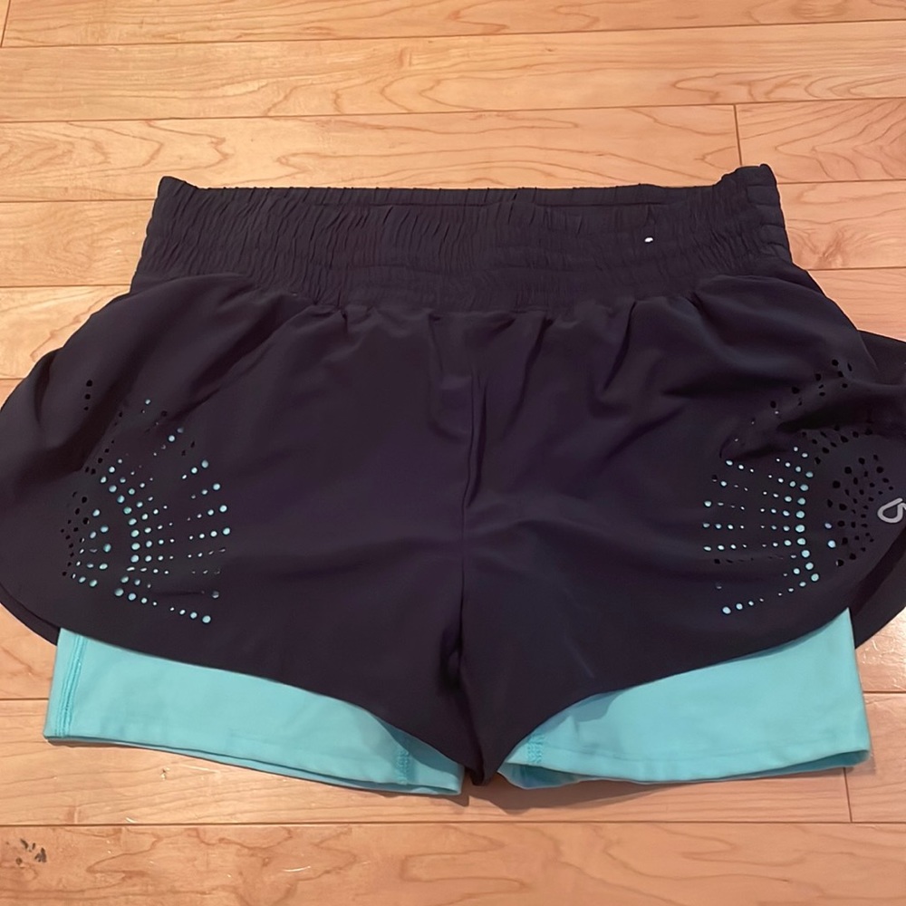 Selling because it’s too small on me